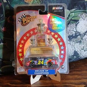 Jeff Gordon 1997 NASCAR Champion Die‑Cast • Winner’s Circle • #24 DuPont